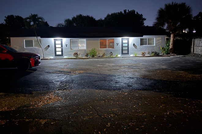 Outside lighting - Croissant Park Apartment
