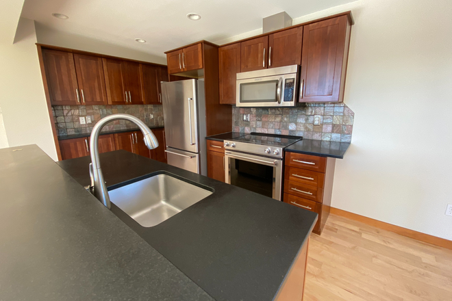 3 - AVAILABLE 5/1: 1697 Mapleton Ave. Townhome