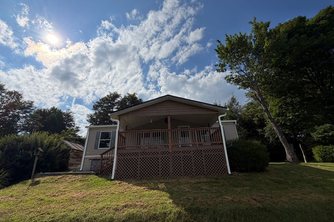Photo - Spacious 3 Bedroom Home with Large Front Porch