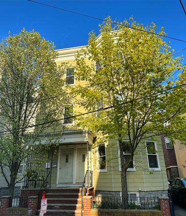 Outside street view - Inman Square, Cambridge Two Bedroom Apartment (Sublet)