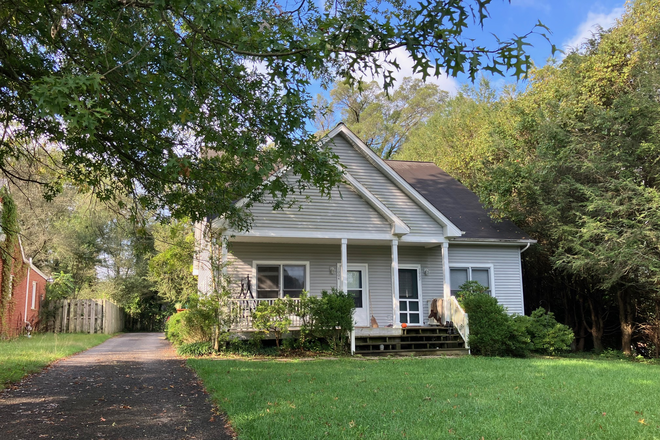 See more photos at GDrive link - Available August 2025: Shared Housing in South Blacksburg - Updated!