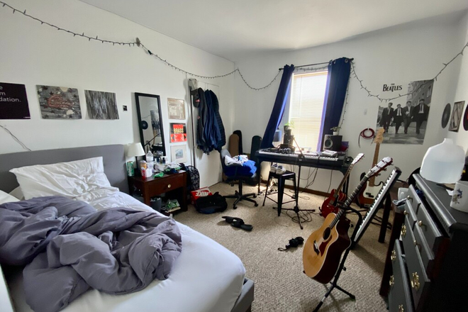 Visit hubrealtyproperties.com - Large 3 bedroom, updated kitchen and bathroom, in Jamaica Plain Apartments