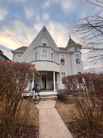 Street view - 2BR apt-Maple St-Princeton