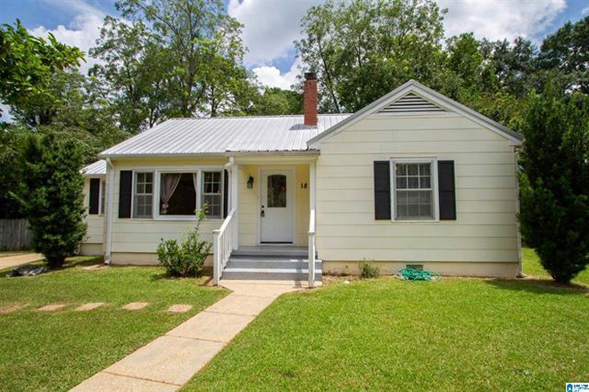 Front View! - Whole House available for the Spring semester ONLY (1/26-6/26)