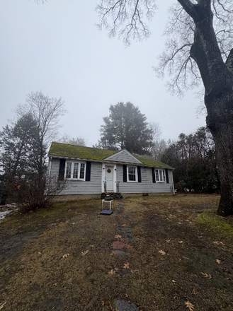 Front view of house - 525 E Pleasant St House