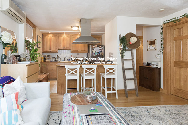 a - BEAUTIFUL, GREAT PRICE, AND NO BROKER FEE