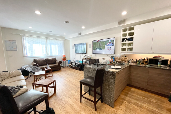 Call NOW for showings! 617-236-8600 - DORCHESTER STREET - BEAUTIFUL SOUTH BOSTON 6 BED 2.5 BATH W/ LAUNDRY IN UNIT! *AVAIL 9/01/2025!* Apartments