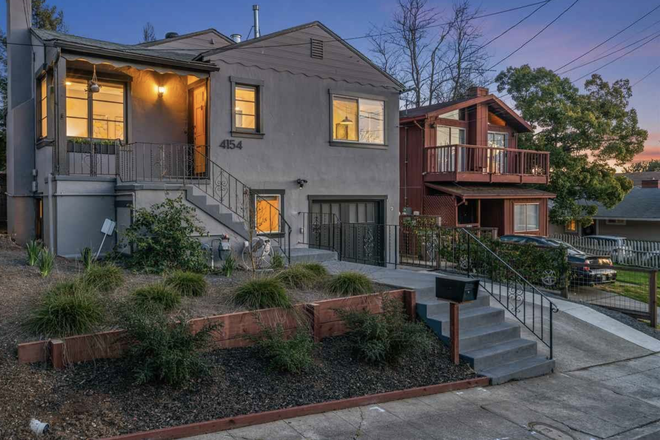 Front of house - 3 Bedroom Home Near Mills College at Northeastern (Oakland)