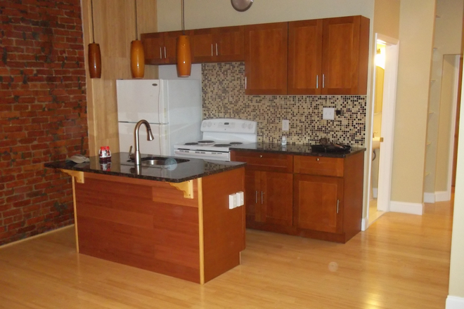 Kitchen - 117 South 43rd Street Apartments