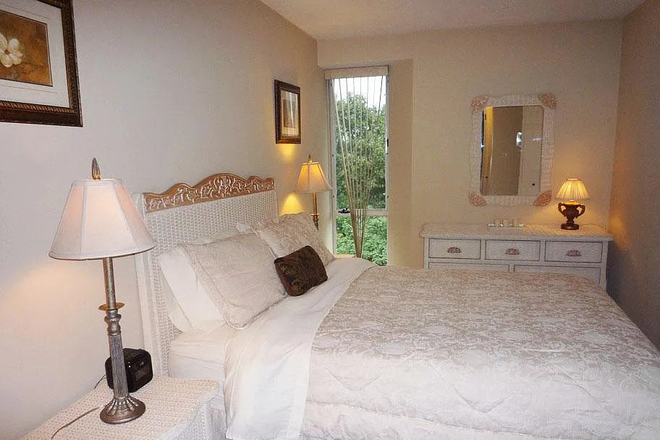 Bedroom - Summer Sublet Concord Ave Apartments