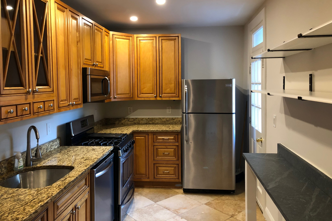 Kitchen - Renovated 4 Bedroom Georgetown Townhouse (26-27)