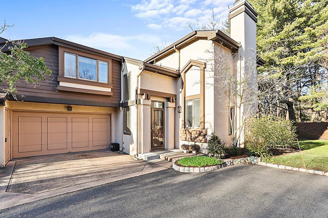 Exterior view - Furnished 2BR home-Sayre Dr-Princeton