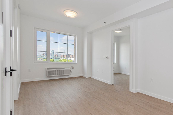 Living room unfurnished - 2 Bed / 2 Bath — Available November 1 – May 31 (with option to extend) Apartments