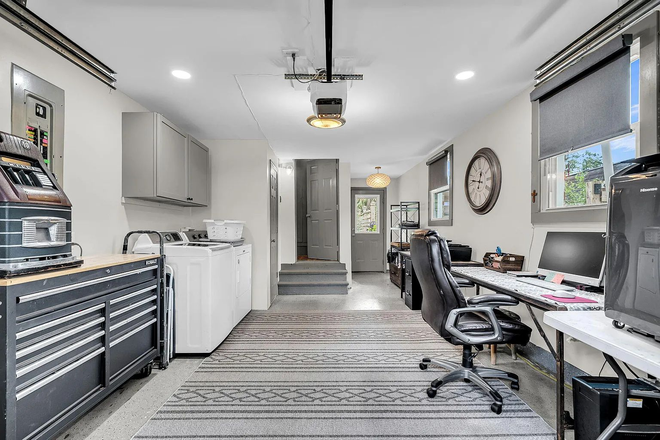 garage and office - 3591 Bayou Rd. Centrally Located, close to Downtown, Biking Trail, Park, Boating  on a tidal creek
