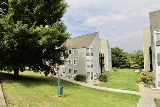 community - 4 bed - 2 bath top floor condo -August move in!  1346J Hunters Road