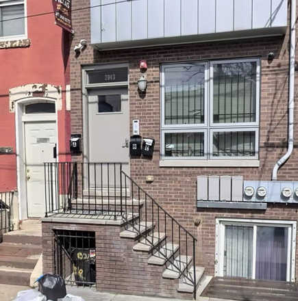Outside street view - Temple Villas close to campus!