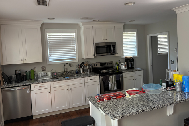 Kitchen - comes with pots, pans, utensils, etc... (everything will be deep cleaned before move in) - Gadsden Street House (8 min walk to MUSC!)