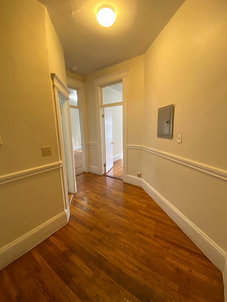 hubrealtyproperties.com - Lovely and spacious 1 bedroom split, on the Washington St. T stop,  green line Apartments