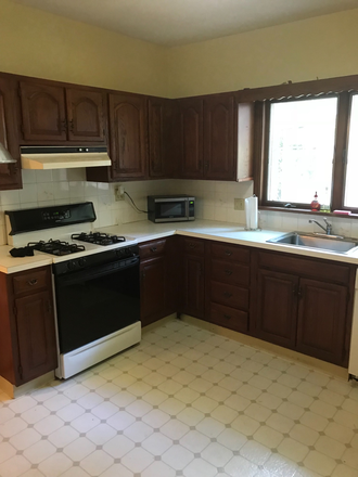 Eat in Kitchen - Quality 3 Bedroom minutes to Harvard, MIT, Tufts, Porter Sq & Davis Square! Apartments