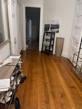 LIVING - LOCATION! RECENTLY UPDATED 3 BED WITH HOT WATER INCLUDED! 9/1/25! Apartments