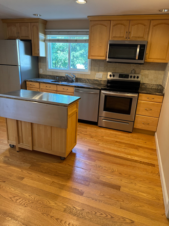 Call NOW for showings! 617-236-8600 - UNDINE RD - LRG MODERN 4BR TWNHOUSE NEAR BC AVAIL *9/1/2027* W/ 2.5 BATH, W/D IN UNIT, RNTL PRKNG