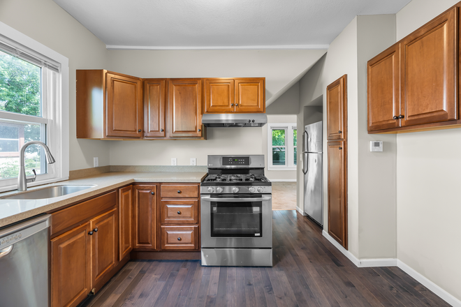 Kitchen - Renovated and Clean 4 Bed / 2 Bath, Walking Distance, Large Bedrooms