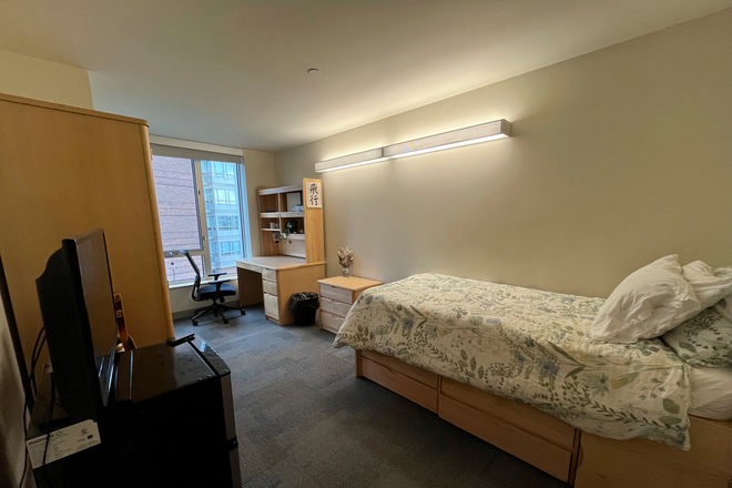 Bedroom - Ashdown House: Spacious Furnished Room in 3BR Suite (Summer Sublet)