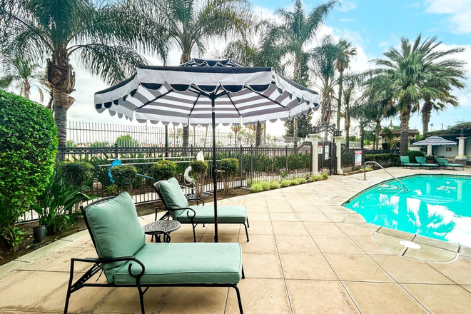 Building Photo - Raincross Promenade Apartments