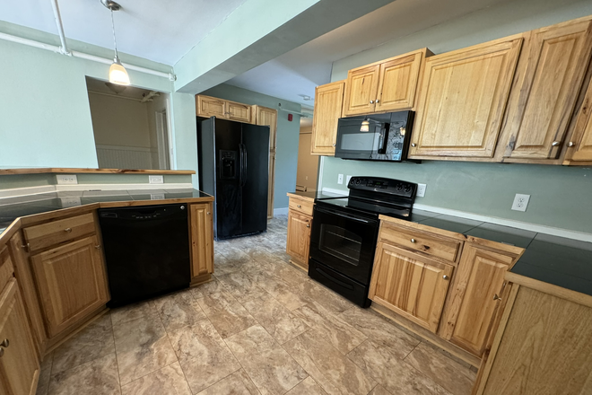 Kitchen - 132 Middle Street Unit 3