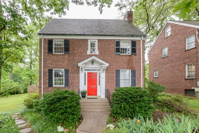 Outside front - Spacious colonial house with 3 bedrooms, walk in under 15 minutes to metro