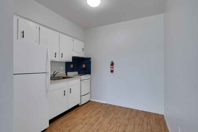 Full kitchen. - Studio Apartment - Walk to U of A!  Private No Shared Space - Available for Jan 2026!