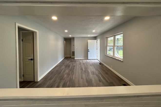 Large Living Area - Large 2BR/2BA Near Campus — Fenced Yard + Driveway Parking+Walking Distance to Park Duplex