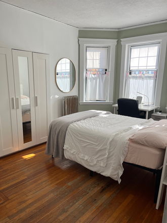 Bedroom - 1139 Commonwealth Ave Apartments