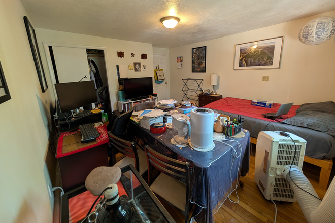 Streetside room angle 2 - 17 Hunting St --- Spacious bedrooms in prime Cambridge, perfect for Hult, MIT, Harvard Duplex