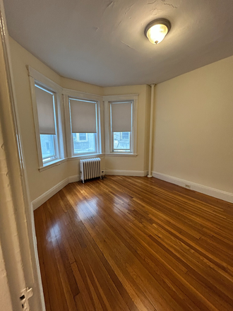 Studio - Large Studio Available 8/15/26! *CONTACT NOAH 603-470-8181