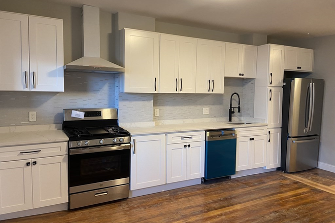 Kitchen - September 1, 4 bed in Jeffries Point! Apartments