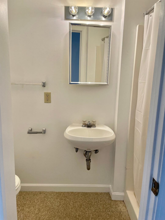 Bath - Brookline Studio Beacon St Apartments