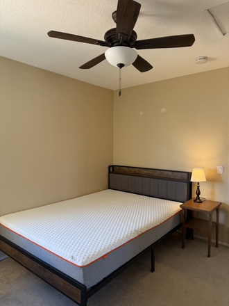 furnished bedroom - Close to UCR, furnished private room, shared bathroom in nice big house in safe neighborhood