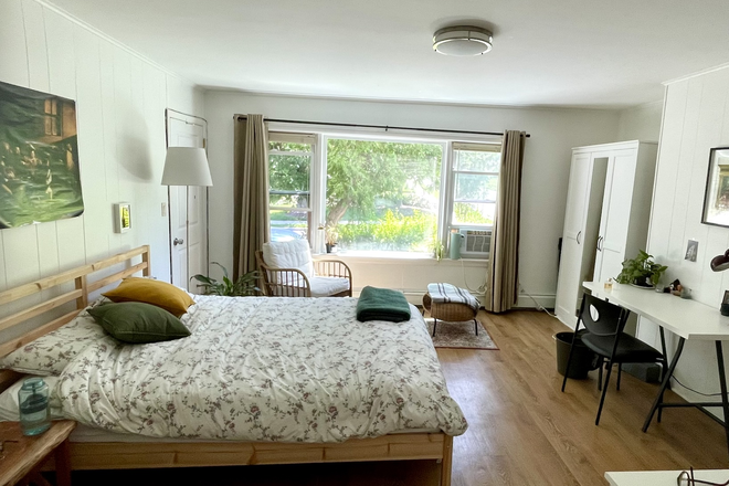 Bedroom - Room for female-Witherspoon St-Princeton Apartments