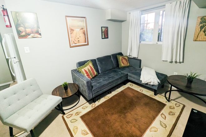 Living Room - PRIVATE BASEMENT APARTMENT, WALK TO YORK, ALL-INCLUSIVE, FURNISHED, SECURITY CAMS - FREE CLEANING