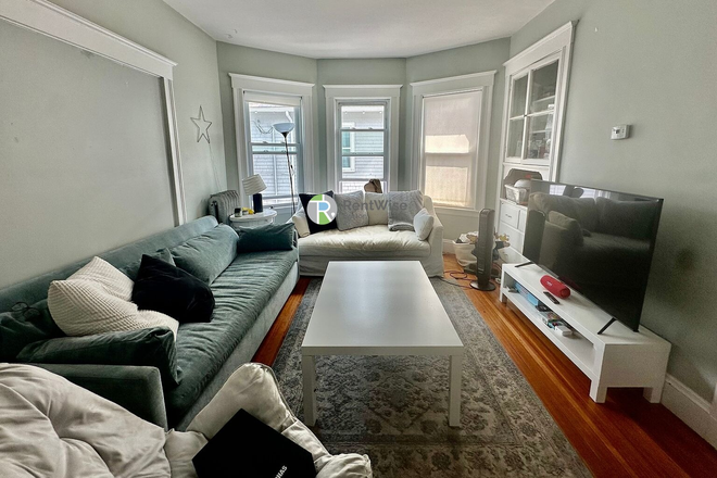 2 - Spacious 6-Bedroom / 2 Bath Home for Rent! NO BROKER FEE!