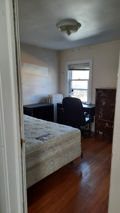Bedroom - Room in shared home-Chestnut St-Princeton