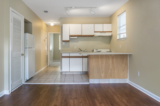 GREAT KITCHEN FOR ENTERTAINING - DON'T MISS OUT-WASHER AND DRYER INCLUDED! Apartments