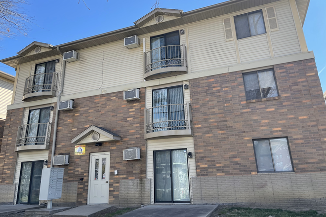 Exterior - 2BR Just a Few Blocks from Campus! Apartments