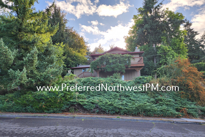 Outside - Beautiful 3 Bedroom Home in Southeast Eugene