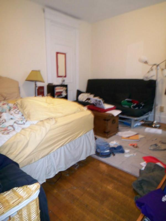 . - Bright Spacious 1 BR Split on Peterborough St Avail 9/1 Apartments