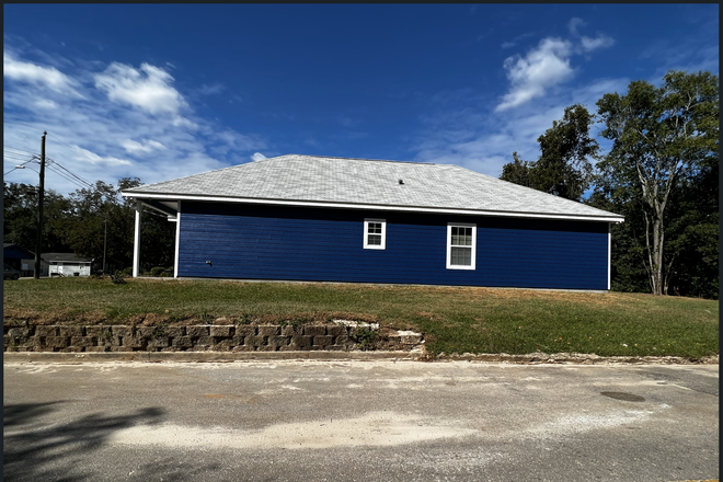 Side of house - Newer 3 Bedroom 2 Bathroom Home Near FAMU and FSU