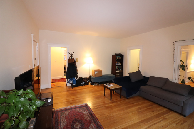 living room - Spacious Coolidge Corner 2 bed with parking - NO FEE! for 9/1 Apartments