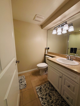 En suite private bathroom - Cozy Furnished Spacious Bedroom with En-suite Bathroom! Townhome