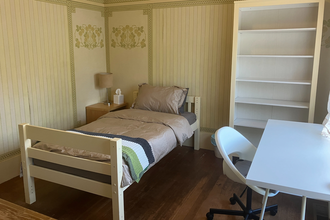 Bedroom, fully furnished - Quaint Furnished Private Room in Bungalow-Style Family Home